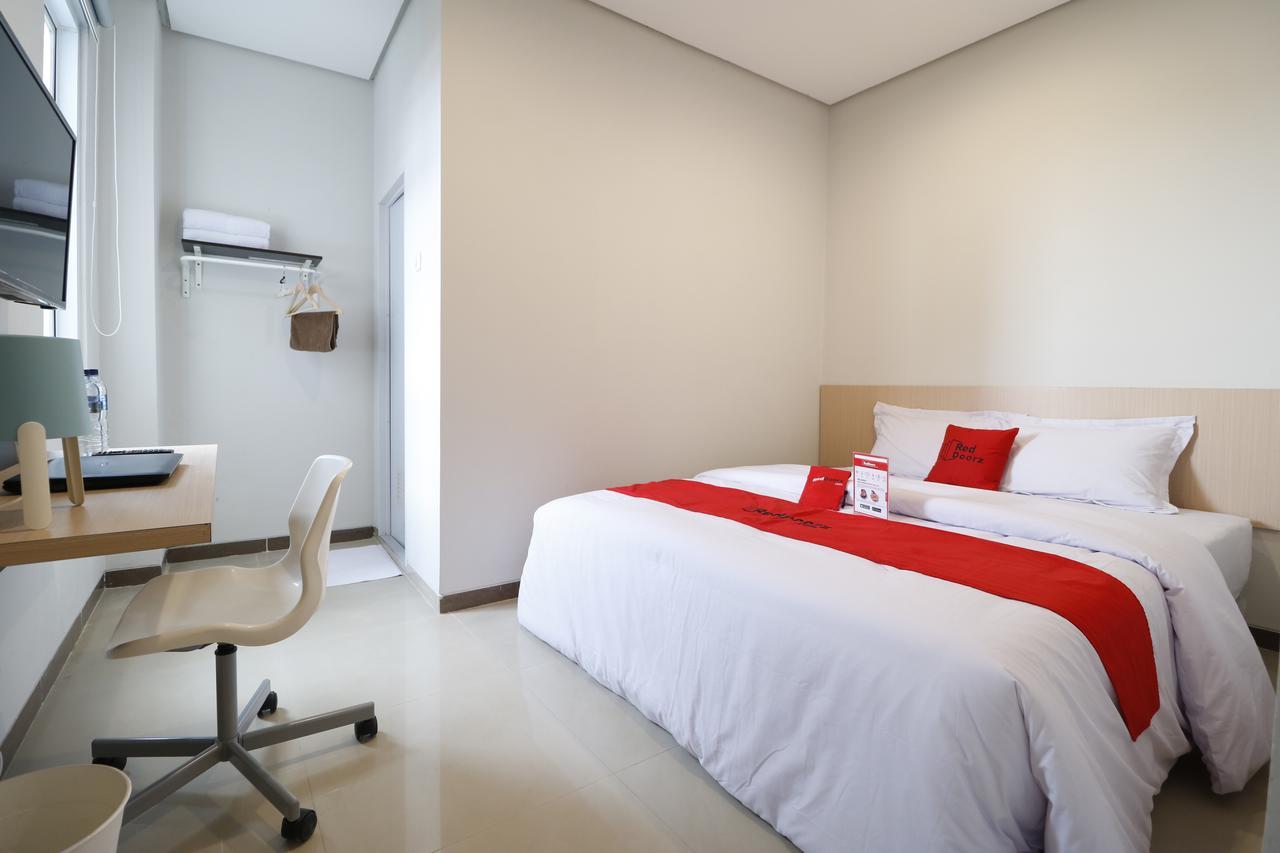 Reddoorz Near Mall Indah 3* Jakarta