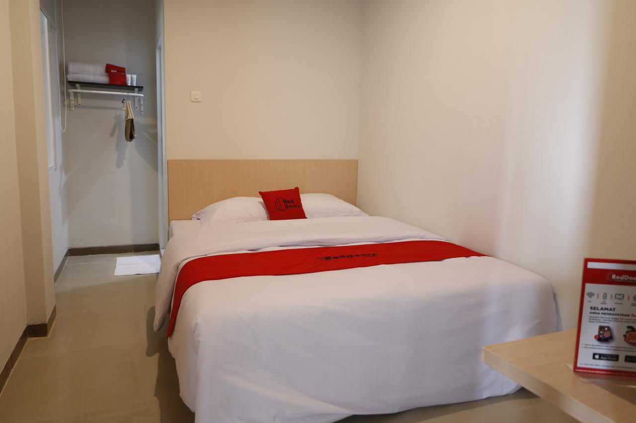 Reddoorz Near Mall Indah 3* Jakarta