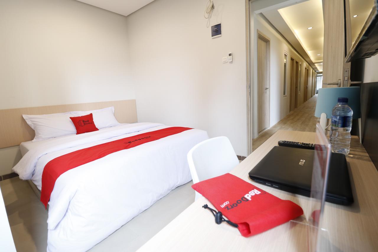 Reddoorz Near Mall Indah 3* Jakarta